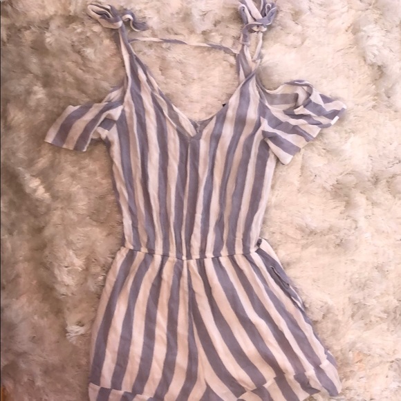 Cute romper- no longer fits - Picture 1 of 3